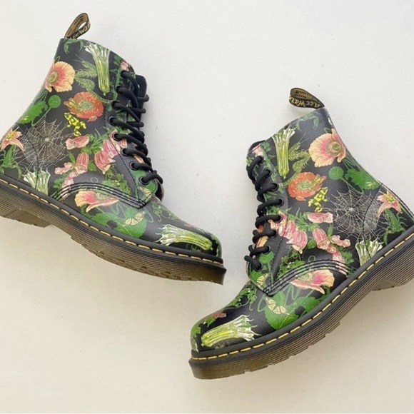 Dr. Martens Shoes - 🍃 Like new! Dr. Martens 1460 Wild Botanics Boots 37
